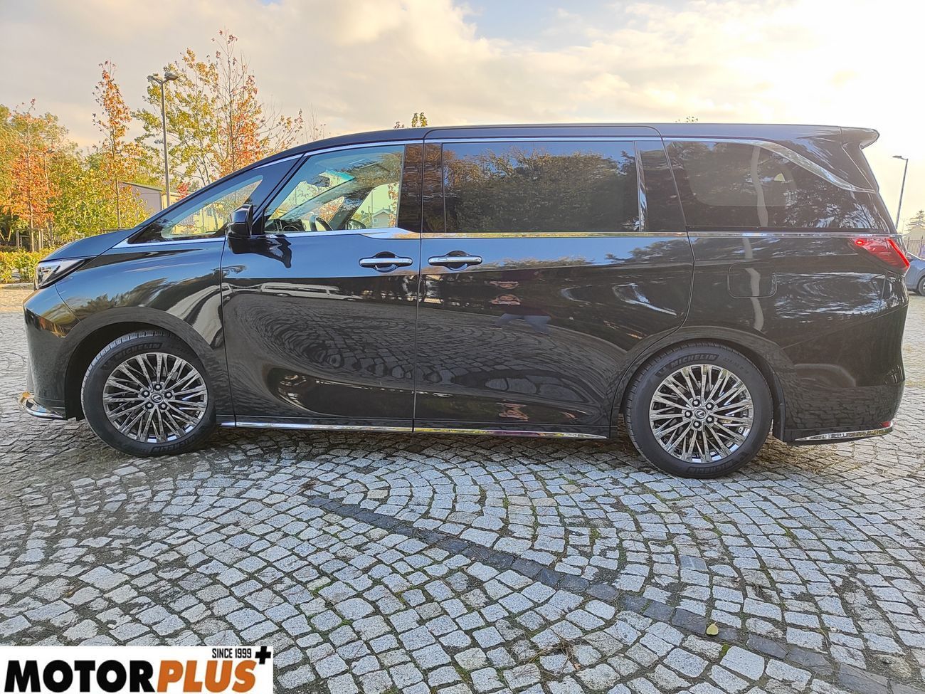 لكزس LM 350h Hybrid 4 Seater 2024