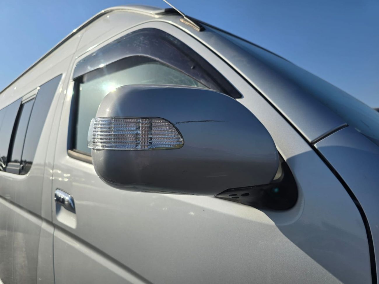 Toyota Hiace TOYOTA HIACE COMMUTER VAN RHD 2006 MODEL 2.7 L PETROL AUTOMATIC(PM02168)