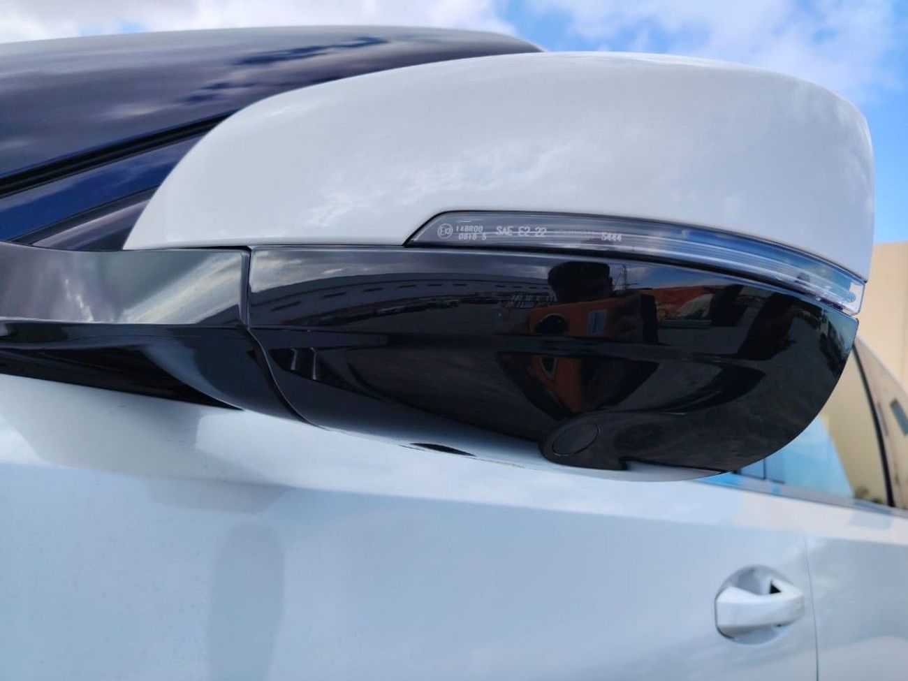 نيسان باترول Nissan Patrol SE T2 3.8l petrol 4WD Gcc White inside black Color 2026 model