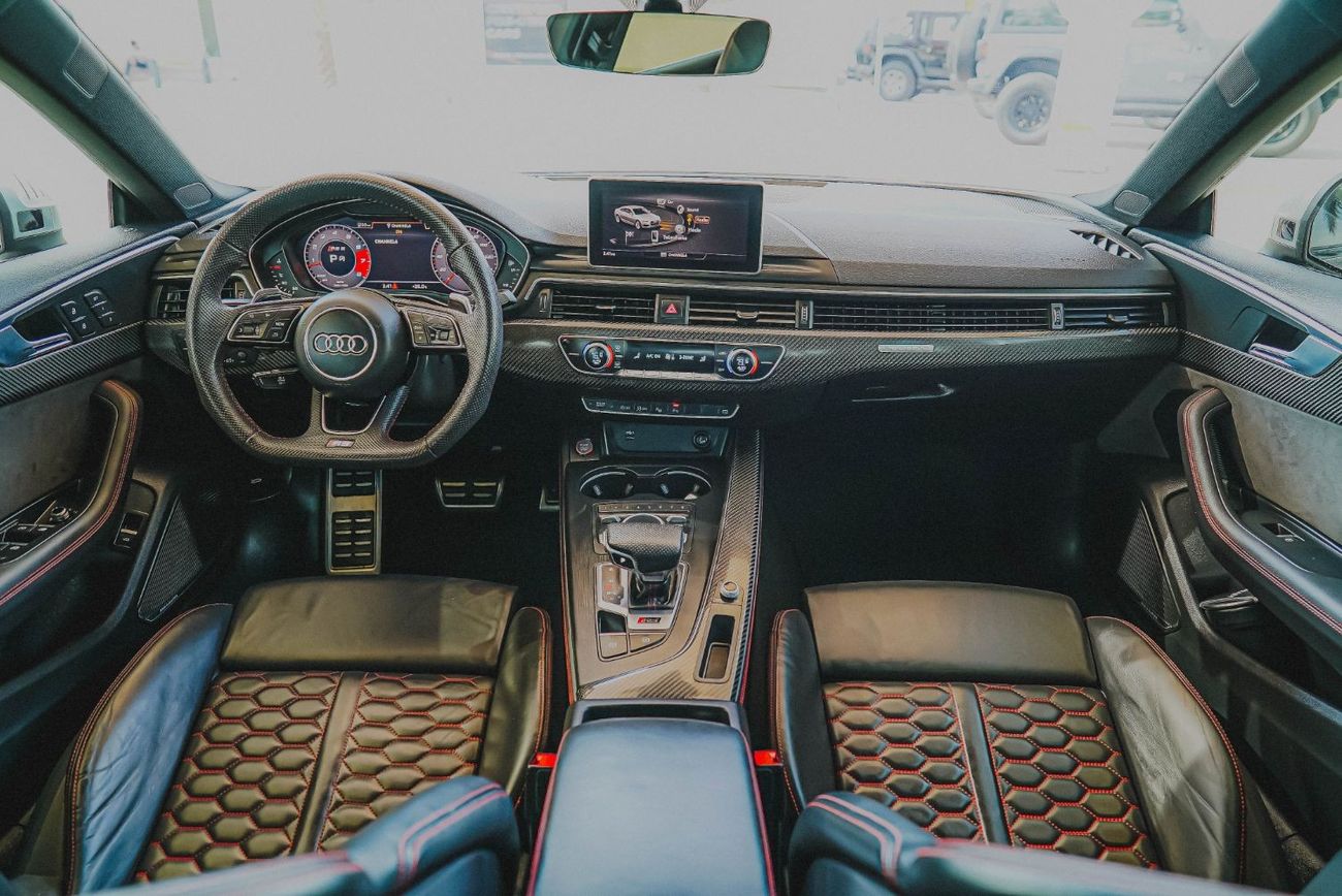 Audi RS5 TFSI quattro