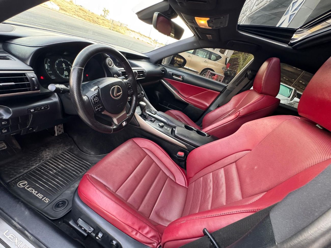 Lexus IS350 F Sport 3.5L (312 HP) F-SPORT / 3.5L V6 / ELECTRONIC CLUSTER / RADAR / COOLING SEATS / BLIND SPOTS /