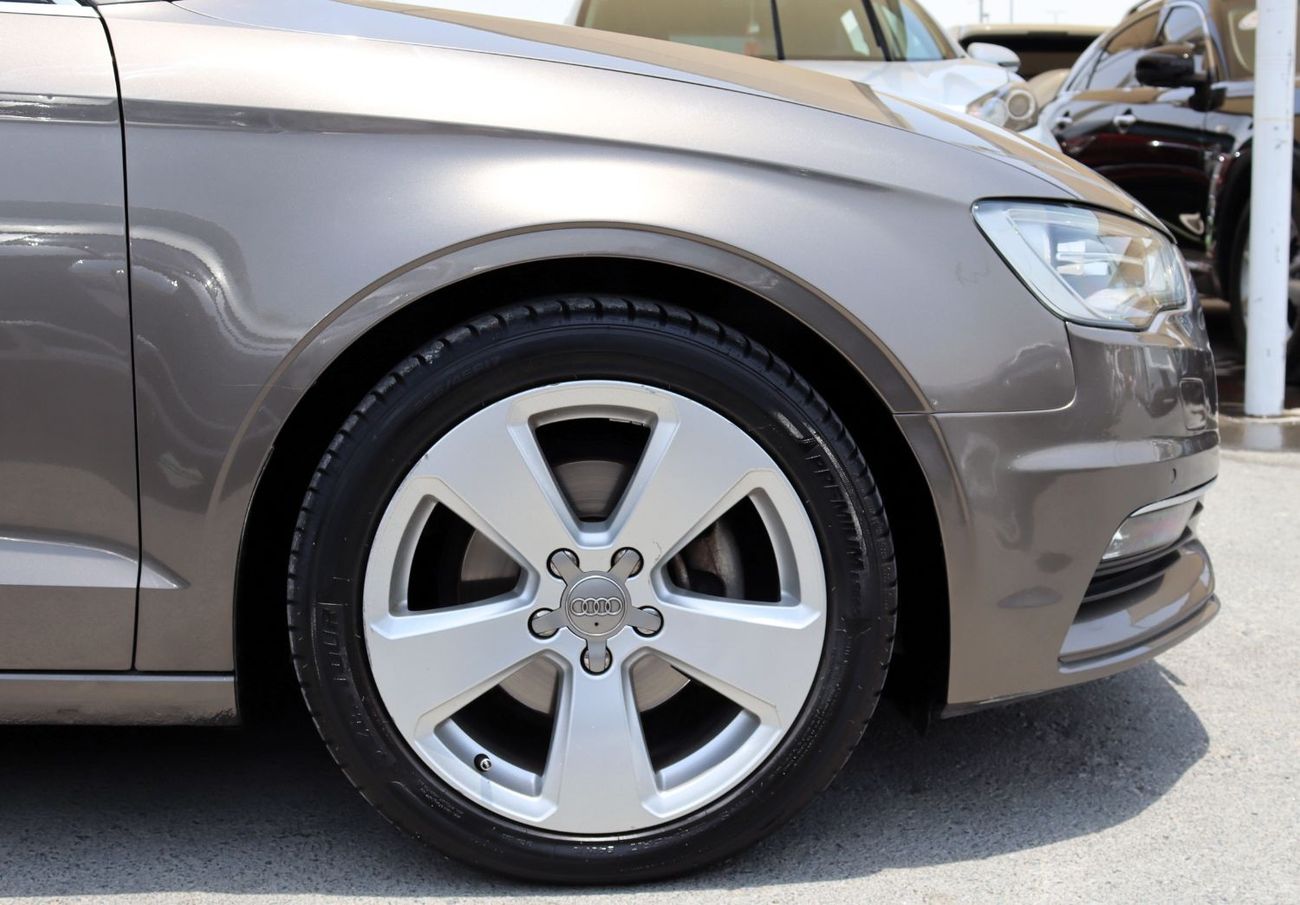 Audi A3 30 TFSI ACCIDENTS FREE- GCC- ORIGINAL PAINT - 1400 CC TURBO- PERFECT CONDITION INSIDE OUT