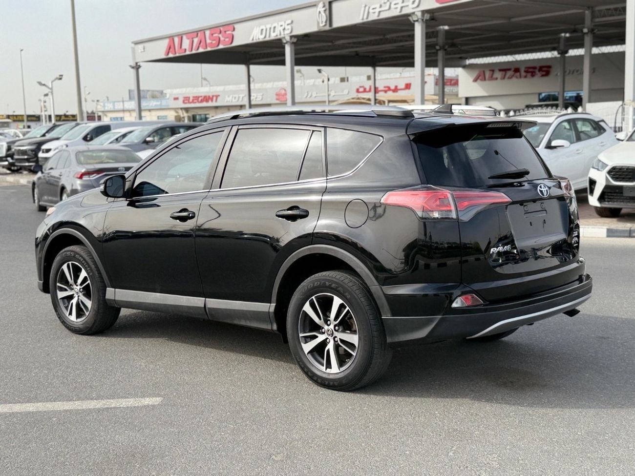 تويوتا راف ٤ XLE, leather seats, sunroof ,push start