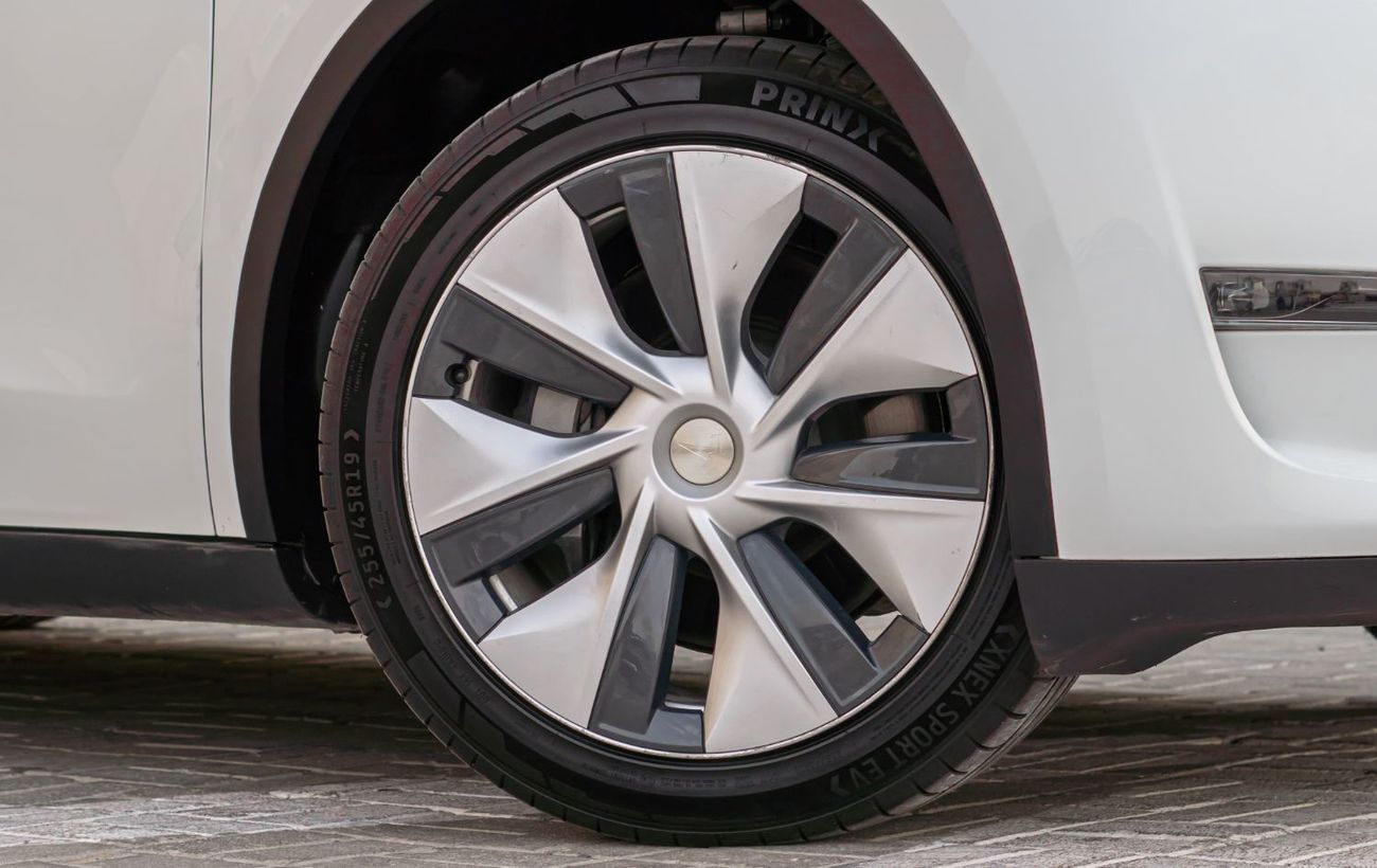 Tesla Model Y Long Range (AWD)