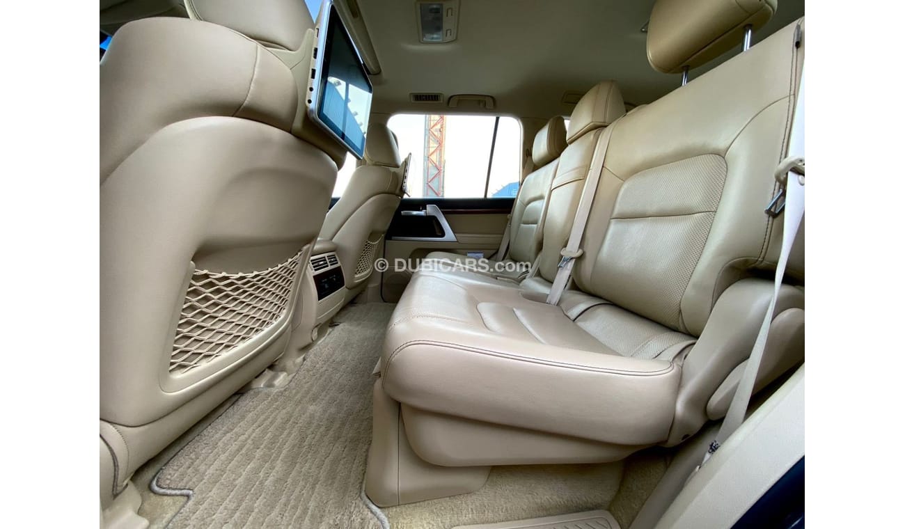 Toyota Land Cruiser GXR V8 5.7