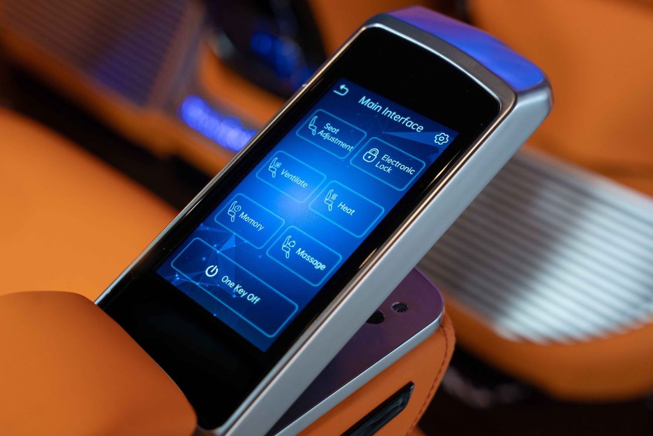 مرسيدس بنز V 250 VIP Luxury Interior | Reclining Seats, Sofa Bed  Ambient Lighting