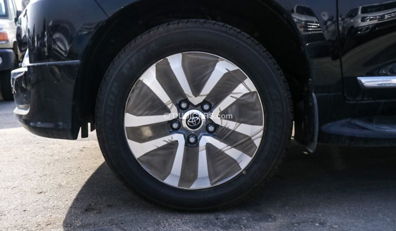 Toyota Land Cruiser VXS V8 5.7L Beige inside full option تويوتا لاندكروزر الداخلية باللون البيج فل اوبشن