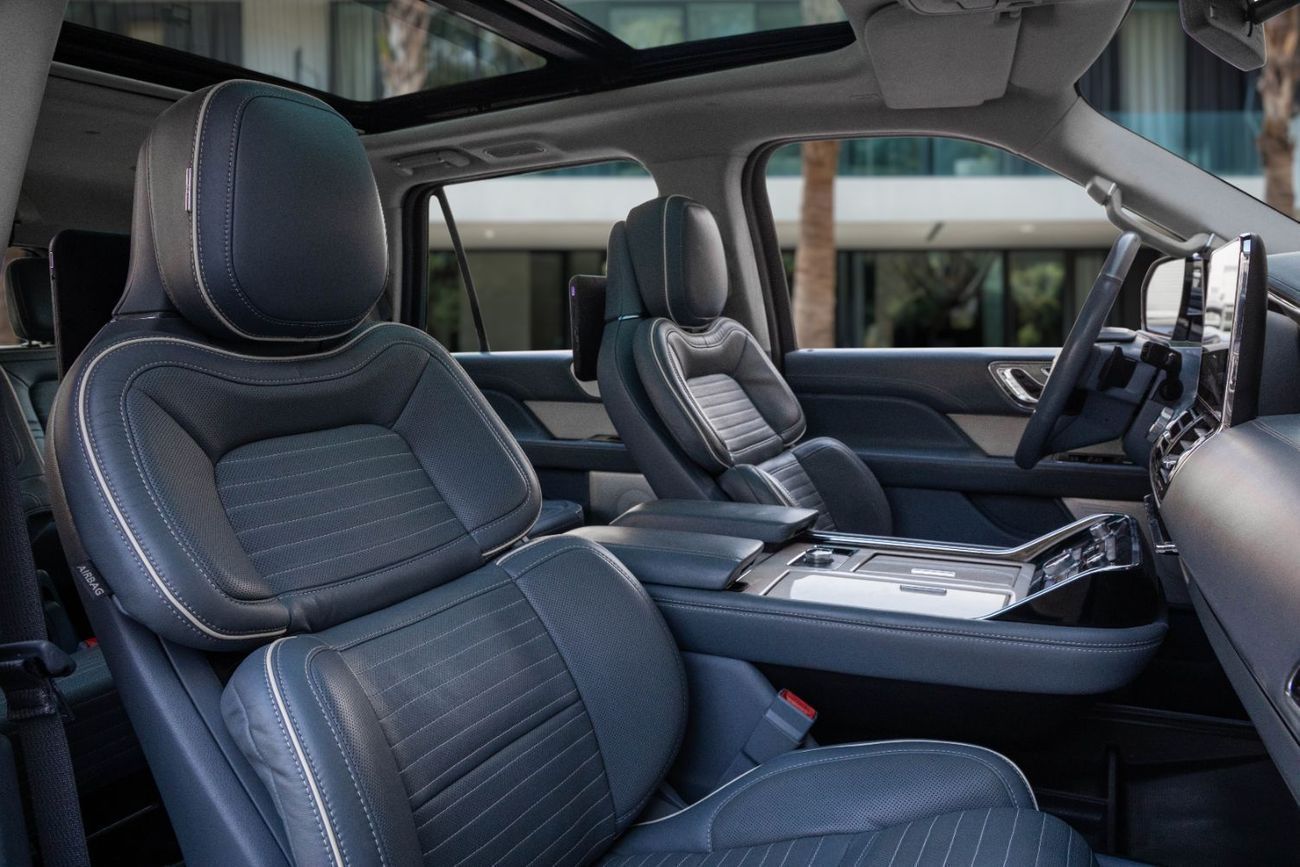 لينكولن نافيجاتور Navigator Presidential | 2,840 P.M | 0% Downpayment | Impeccable Condition!