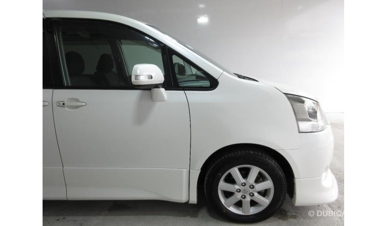 Toyota Noah ZRR70W