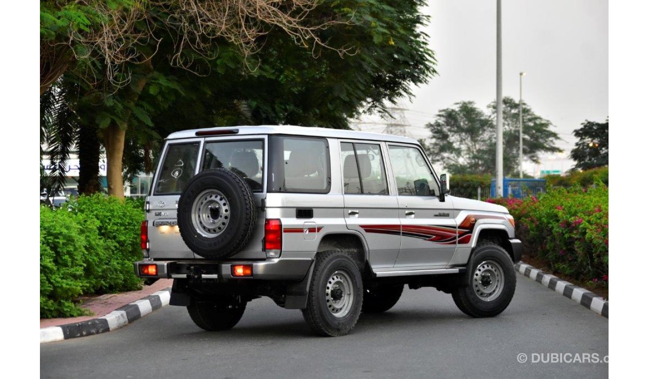 تويوتا لاند كروزر 76 Hardtop V6 4.0L Manual Transmission