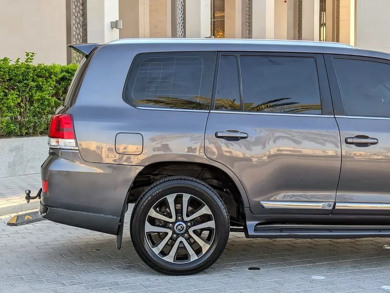 Toyota Land Cruiser GXR V8 5.7L – Top Full Option | GCC Excellent Condition Specs