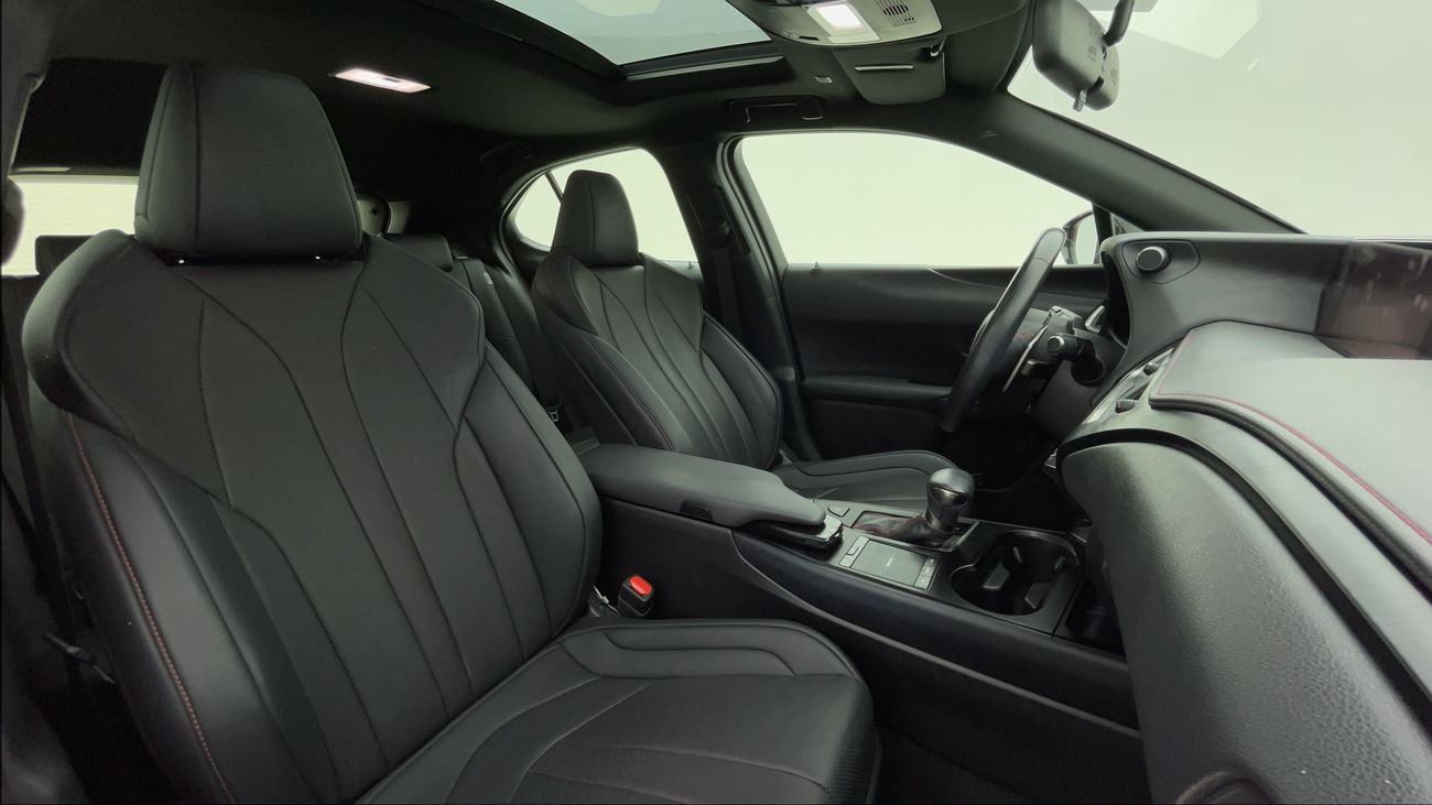 لكزس UX 200 F SPORT PRESTIGE 2 | بدون دفعة مقدمة | اختبار القيادة في المنزل