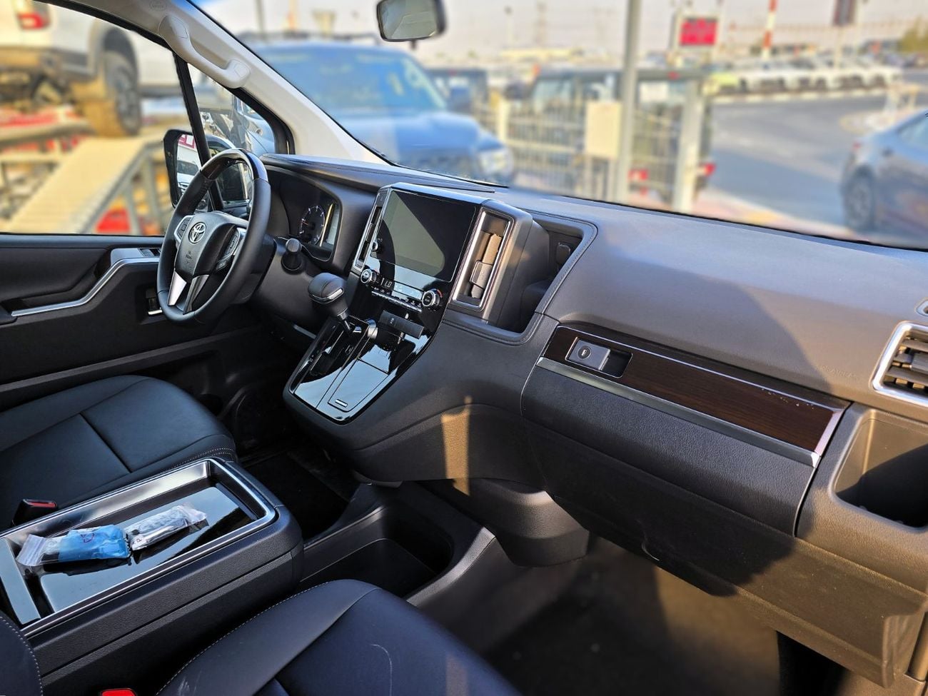 Toyota Granvia Premium 2.8l Toyota Granvia Premium 2.8l Diesel A/T RWD 6 Seats Black color 2025 Model