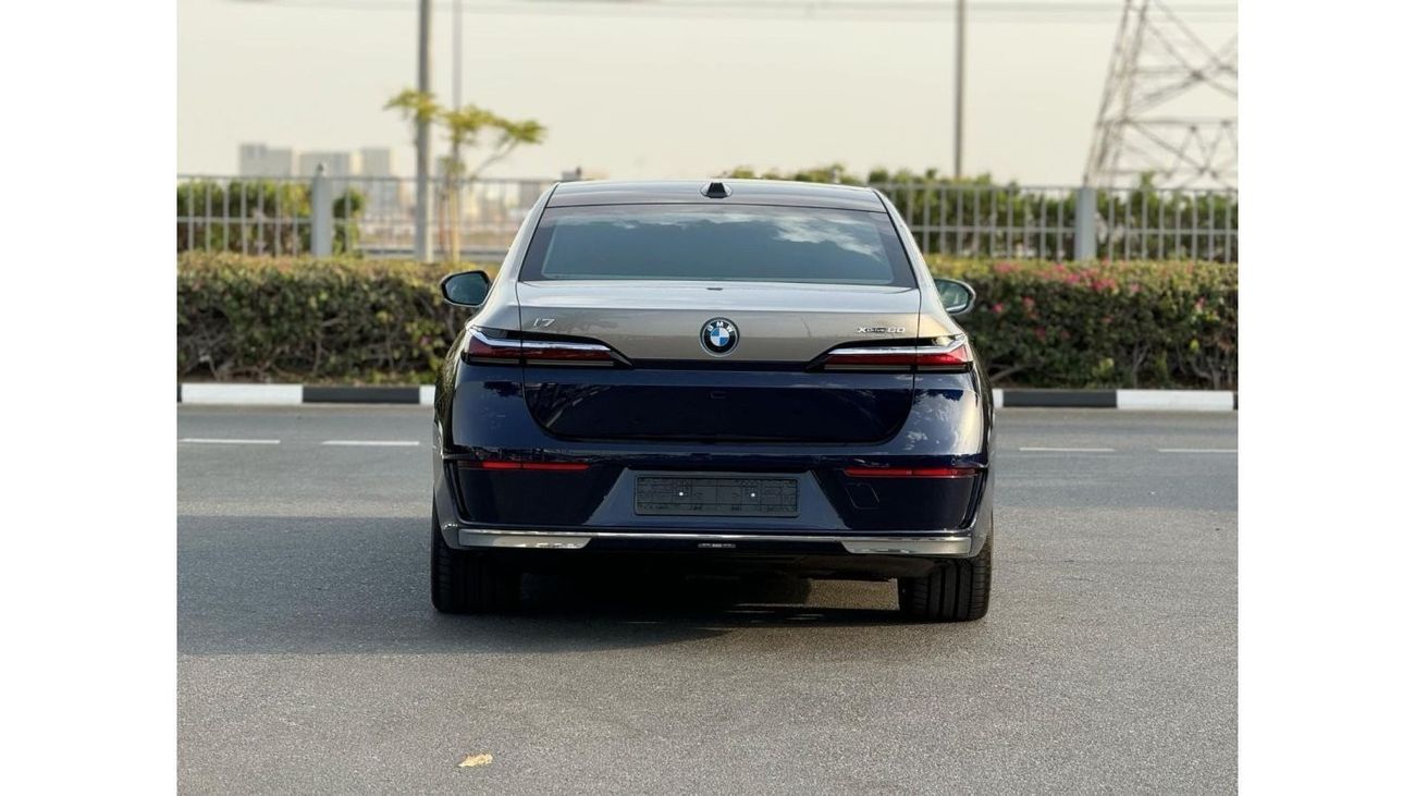 BMW i7 GCC SPEC UNDER WARRANTY AND SERVICE CONTRACT