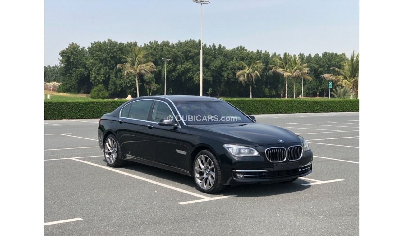 BMW 740Li Exclusive MODEL 2015 GCC CAR PERFECT CONDITION INSIDE AND OUTSIDE FULL OPTION SUN ROOF LEATHER SEATS