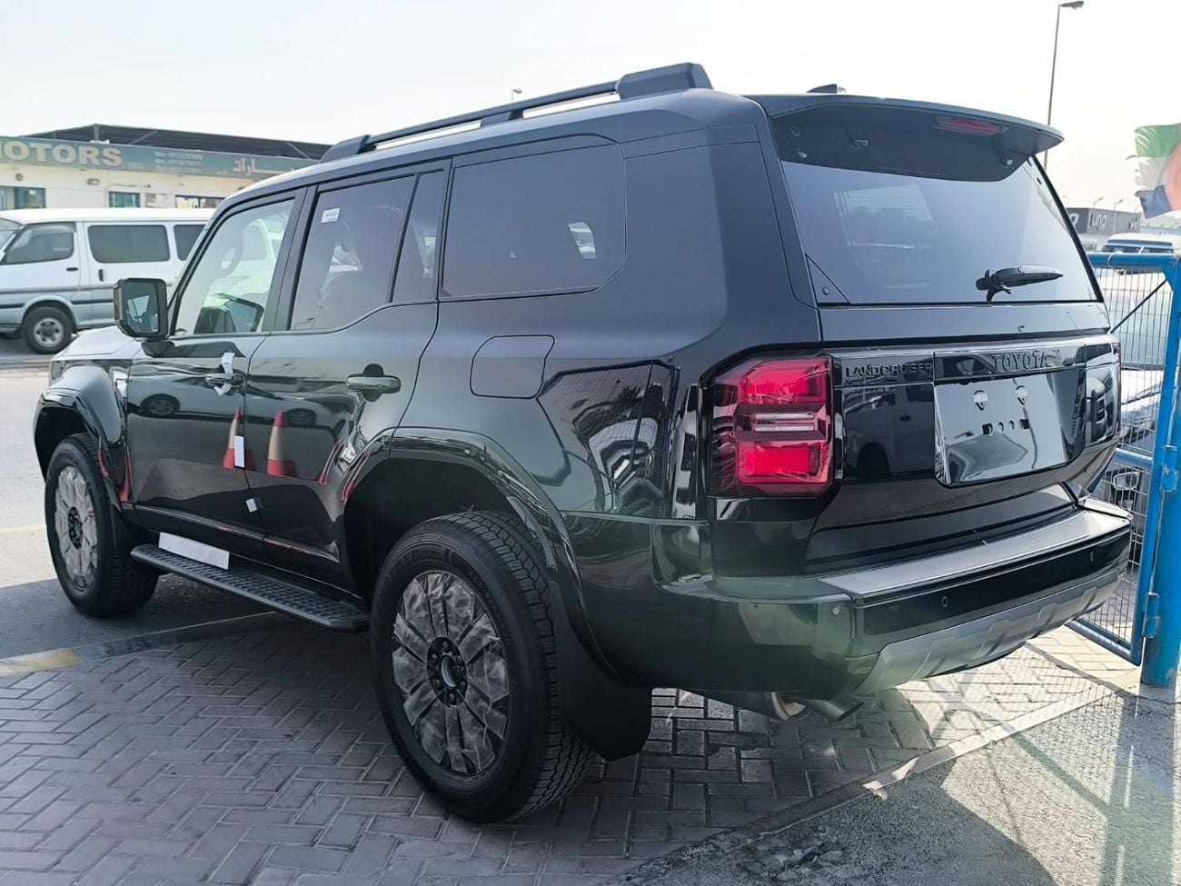 تويوتا برادو TOYOTA PRADO LUXURY 2.4L PETROL