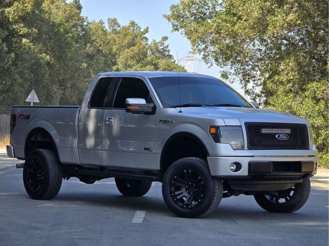 Ford F 150 FX4 Platinum 5.0L FORD F-150 2014 V8 6.2L GCC GOOD CONDITION INSIDE OUT SIDE