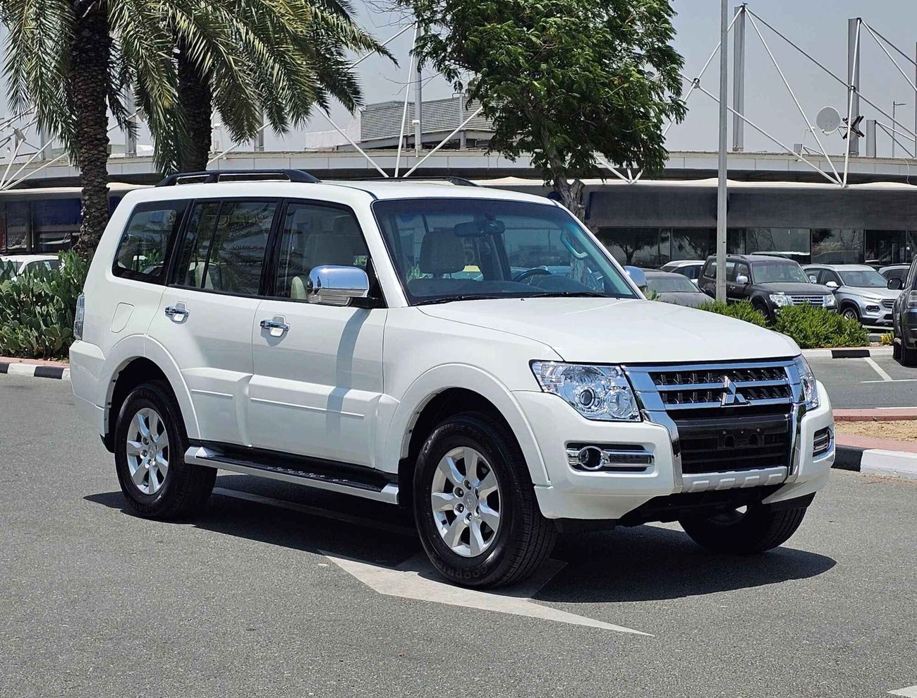 ميتسوبيشي باجيرو GLS 3.5/ 4WD/ LEATHER/ DVD CAMERA/  LOW MILEAGE/ 861 MONTHLY/ LOT#14455