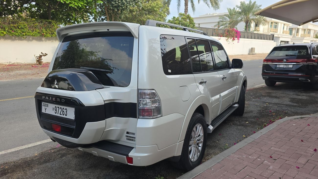 ميتسوبيشي باجيرو GLS Highline 3.8L (236 HP)