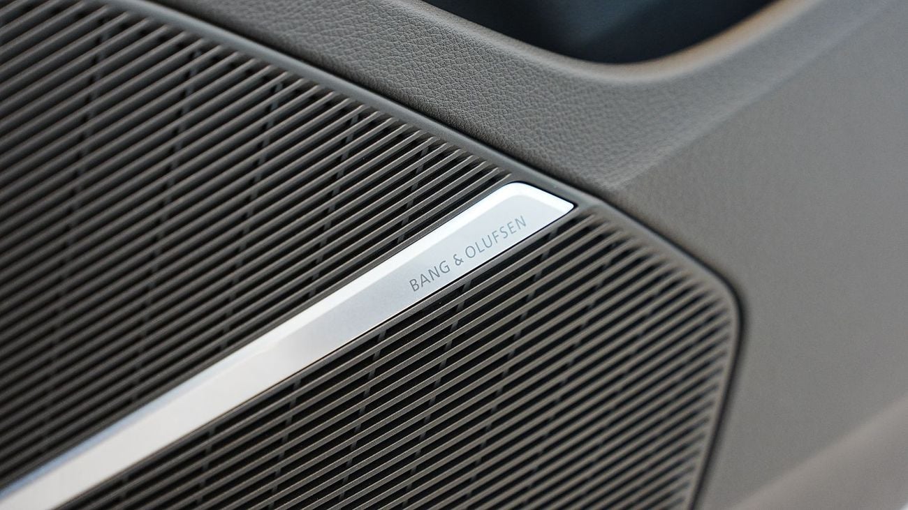 Audi RSQ8 QUATTRO, Carbon Exterior/Interior Pack, Panoramic Roof, Bang N Olufsen, GCC Specs!!