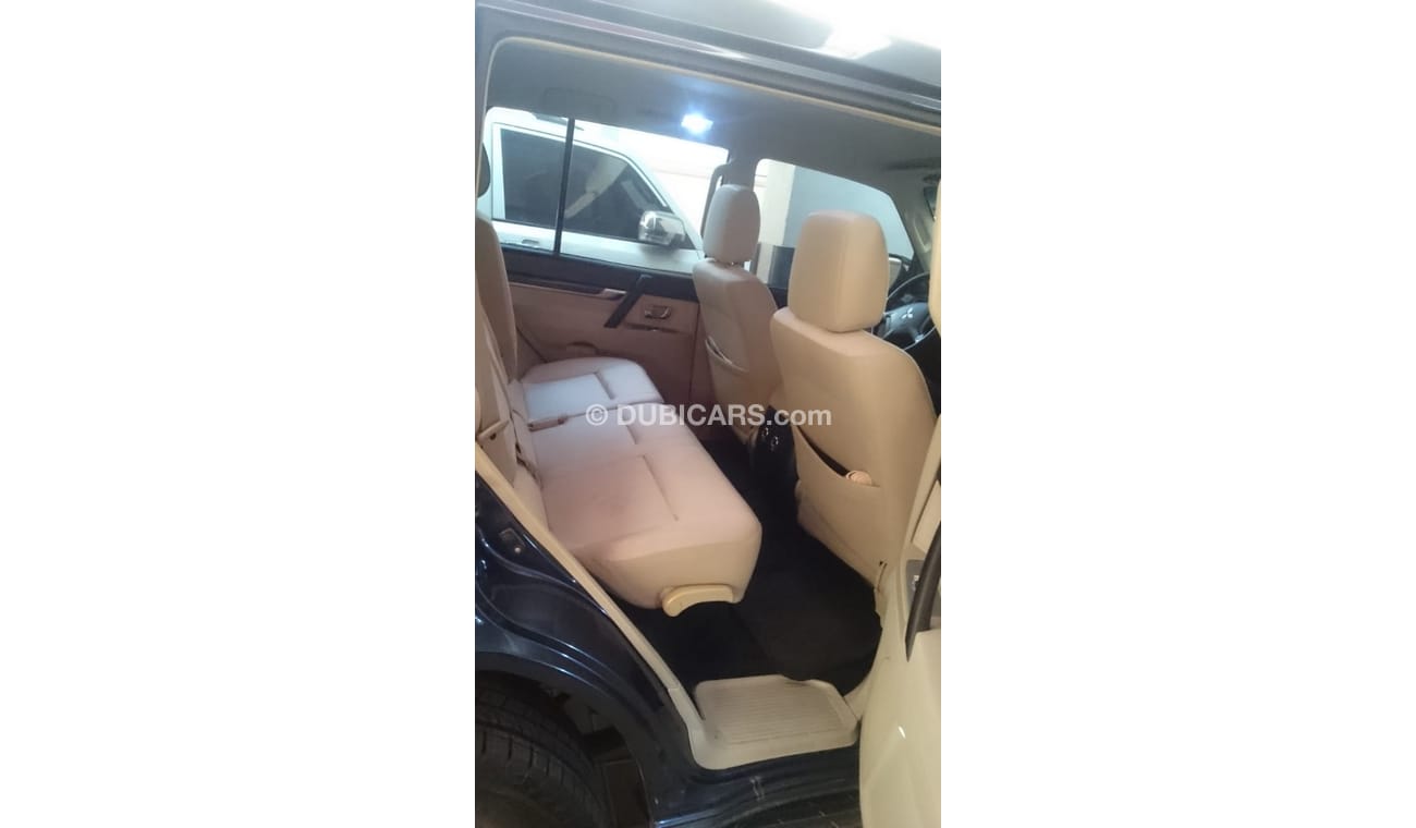 Mitsubishi Pajero very clean lady driven