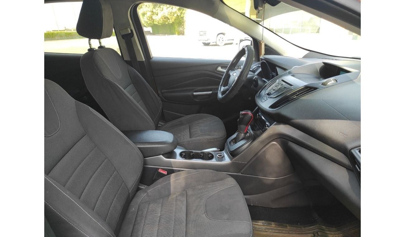 Ford Escape Ford Escape 2015 Gcc full automatic