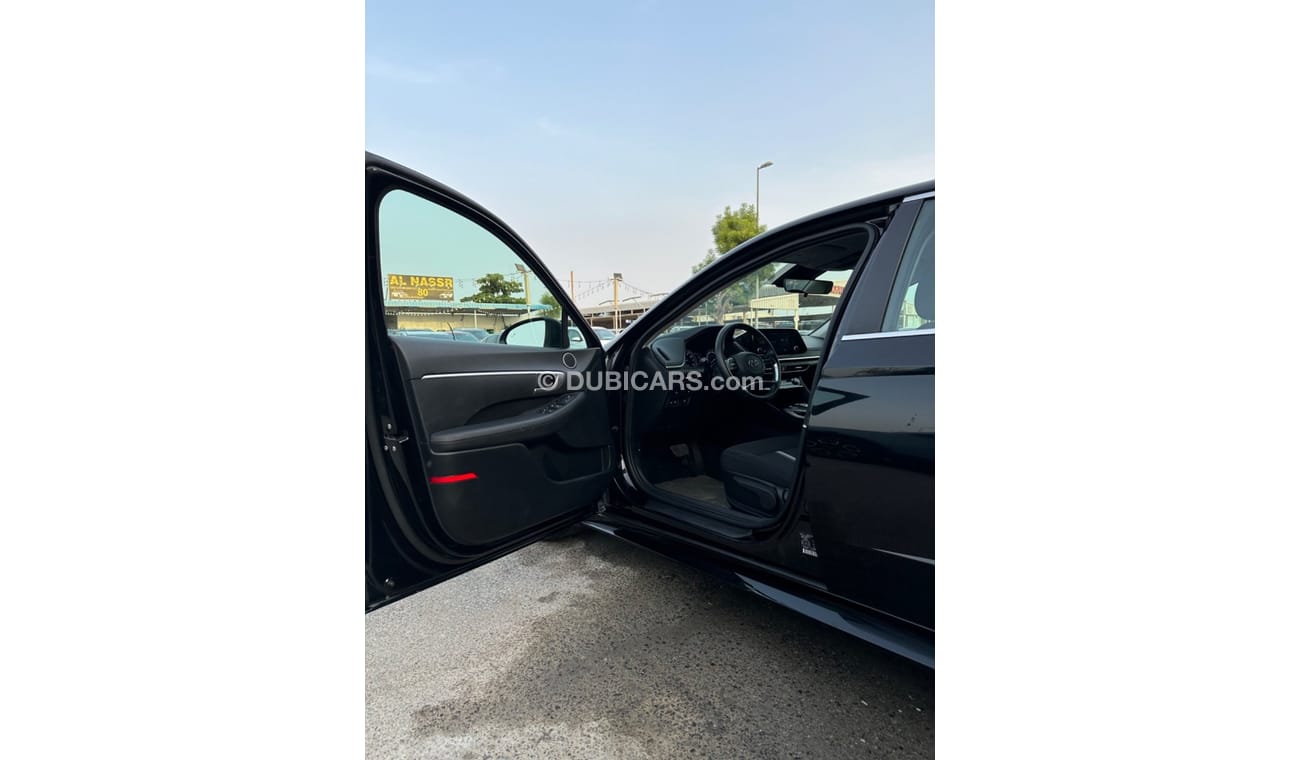 هيونداي سوناتا السيارة جيدة جدا ونظيفة