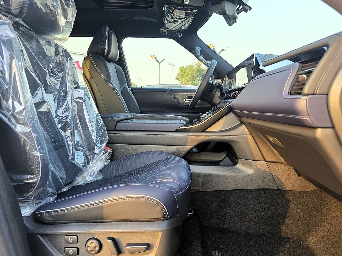 Infiniti QX80 SENSORY CAPTAIN CHAIRS