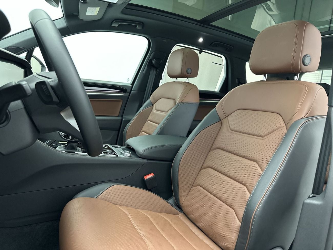 فولكس واجن طوارق 3.0T TL (340 HP) Touareg Elegance + Tirano (Ref#02378)