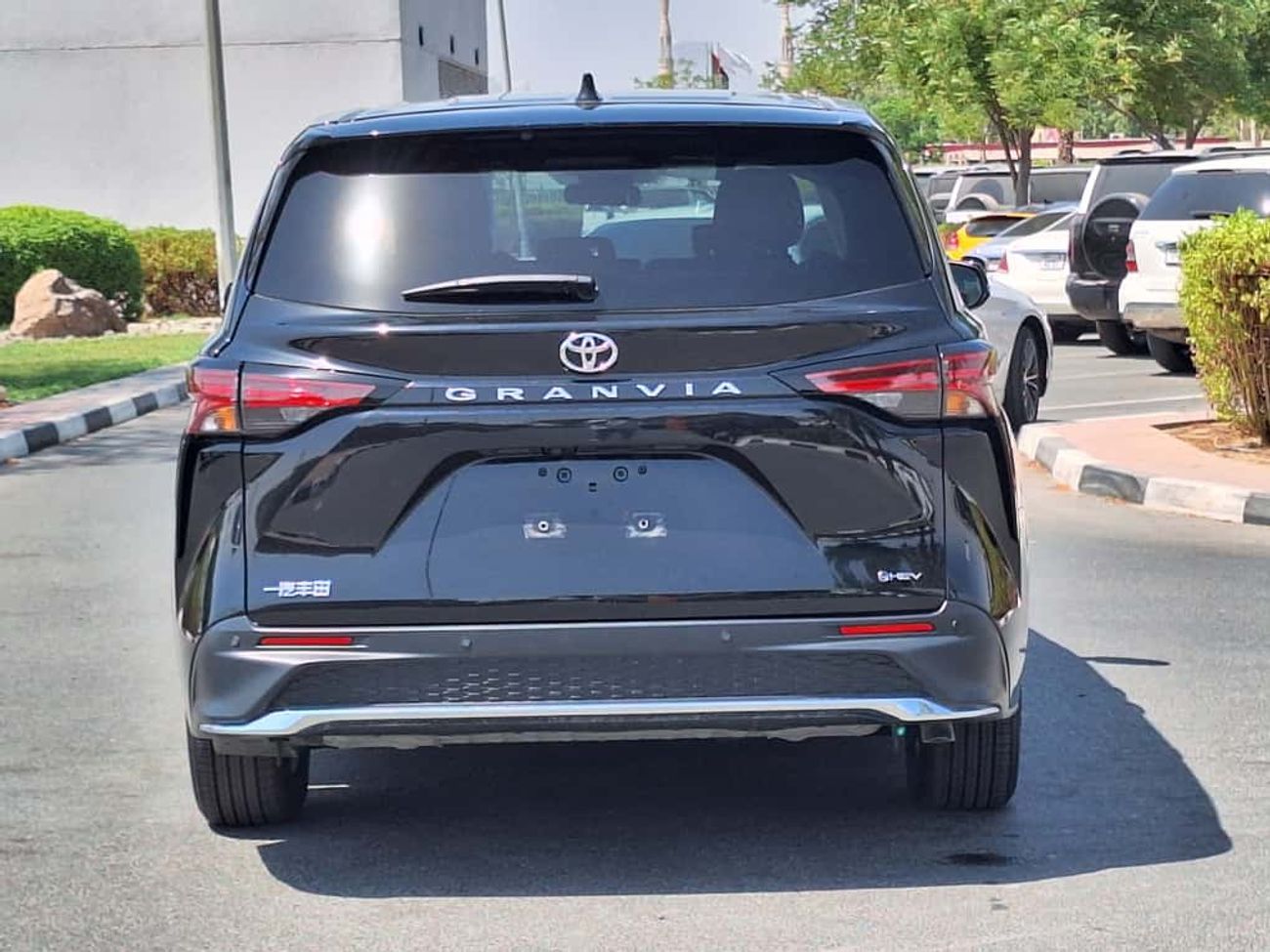 Toyota Granvia TOYOTA GRANVIA 2.5L HYBRID 7 SEATER