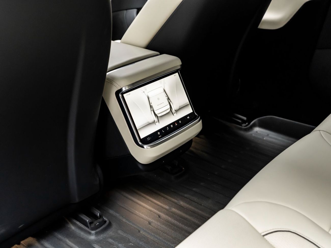 Tesla Model S Plaid (AWD) 2023 Tesla Model S Plaid, 2027 Tesla Warranty, Tesla Battery Warranty, Low KMs, GCC