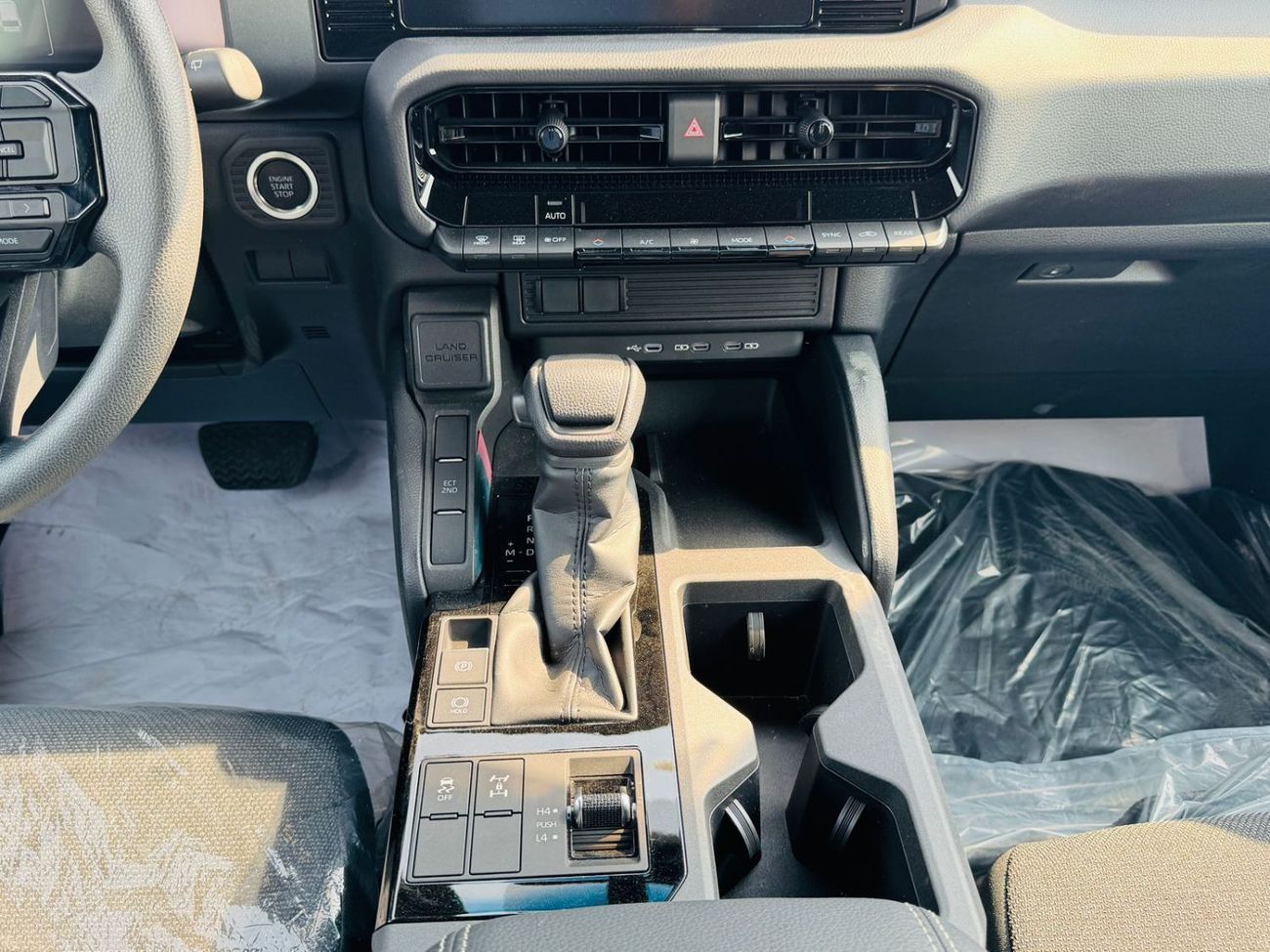 Toyota Prado TOYOTA PRADO 2.4L PTR GCC A/T B/O WHITE 2025