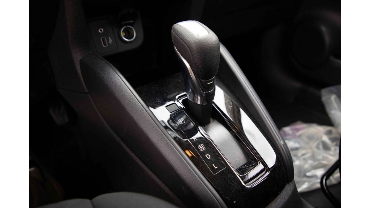 Nissan Kicks 2024 Nissan Kicks 1.6 SV - Nardo Grey inside Black | Export Only