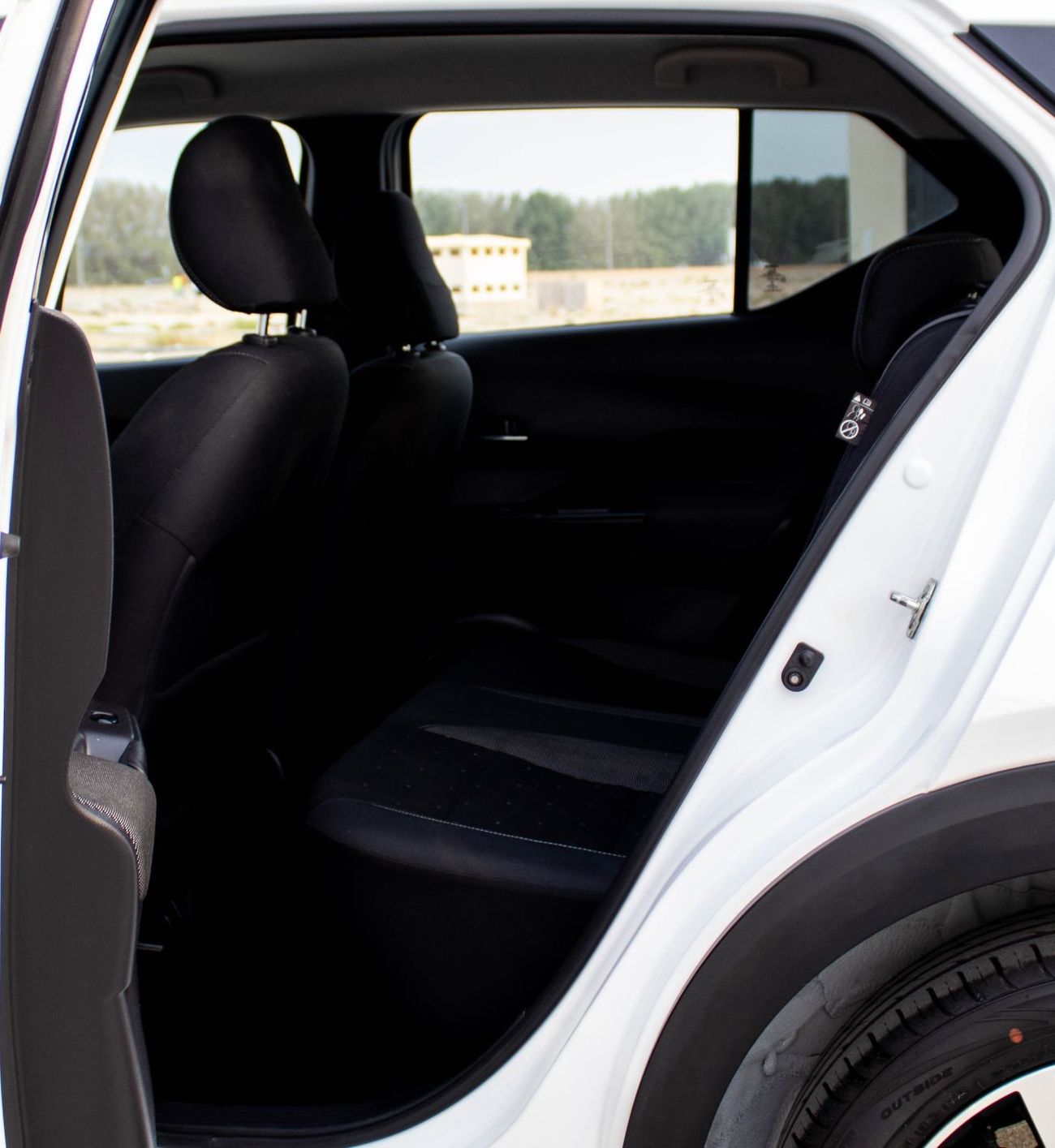 نيسان كيكس سيارة نيسان كيكس SV (P15) موديل 2020، 5 أبواب، محرك بنزين 4 سلندر سعة 1.6 لتر، ناقل حركة أوتوماتيكي،