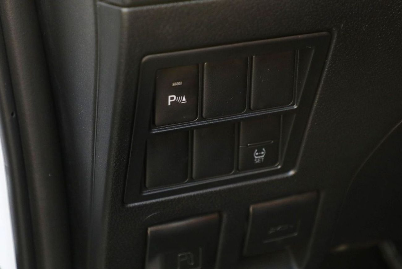 تويوتا هيلوكس Get 2023 Toyota Hilux 4x4 DC 2.8 SR5 - White inside Maroon