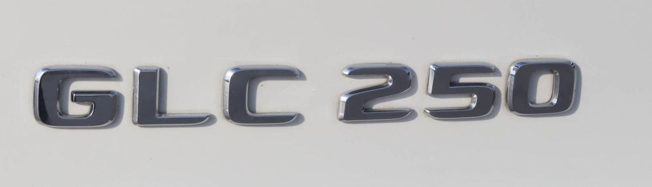 Mercedes-Benz GLC 250 4MATIC 2.0L Mercedes GLC 250, 2018 4MATIC, GCC original paint accident-free, in excellent condition