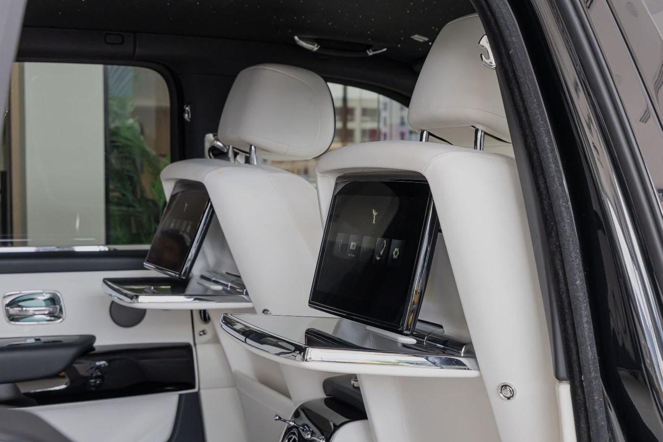 Rolls-Royce Cullinan ROLLS-ROYCE CULLINAN | SILVER BADGE | FULL OPTIONS | BESPOKE SOUND SYSTEM | GCC SPECS | 2025