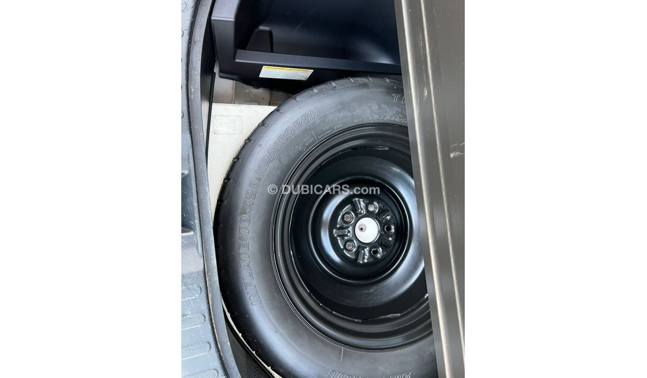 Toyota RAV4 2015 Toyota Rav4 XLE 4x4 With Sunroof - 2018 Front Shape