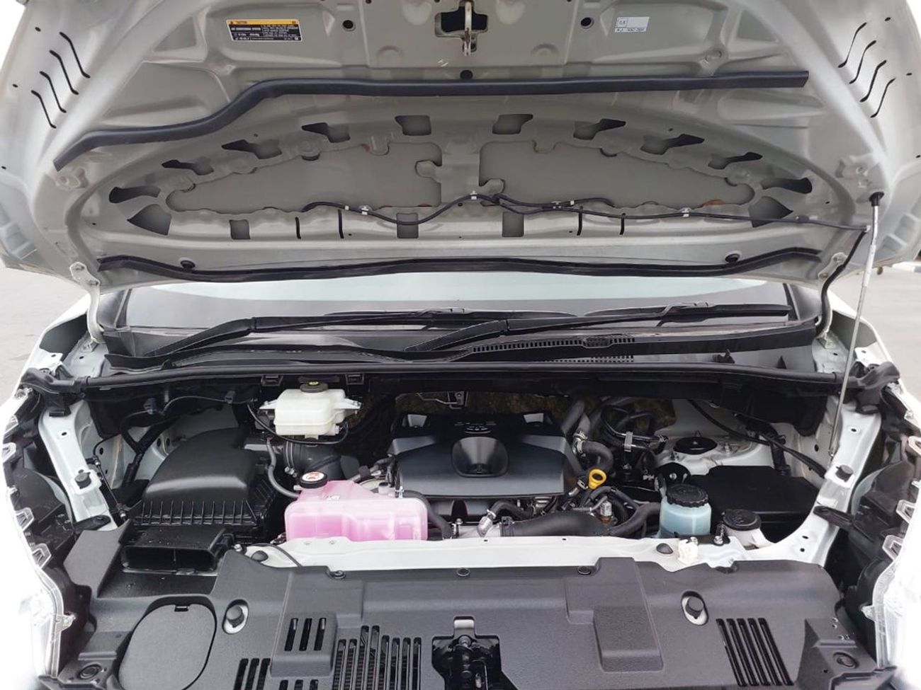 Toyota Hiace TOYOTA HIACE VAN AMBULANCE  RHD 2023 MODEL 2.8 L DIESEL AUTOMATIC(PM22474)