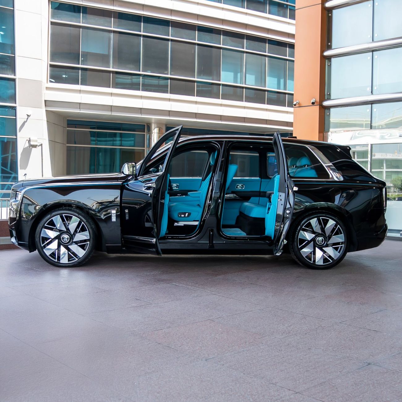 Rolls-Royce Cullinan 2024 ROLLS ROYCE CULLINAN BLACK BADGE DONE ONLY 6000KM