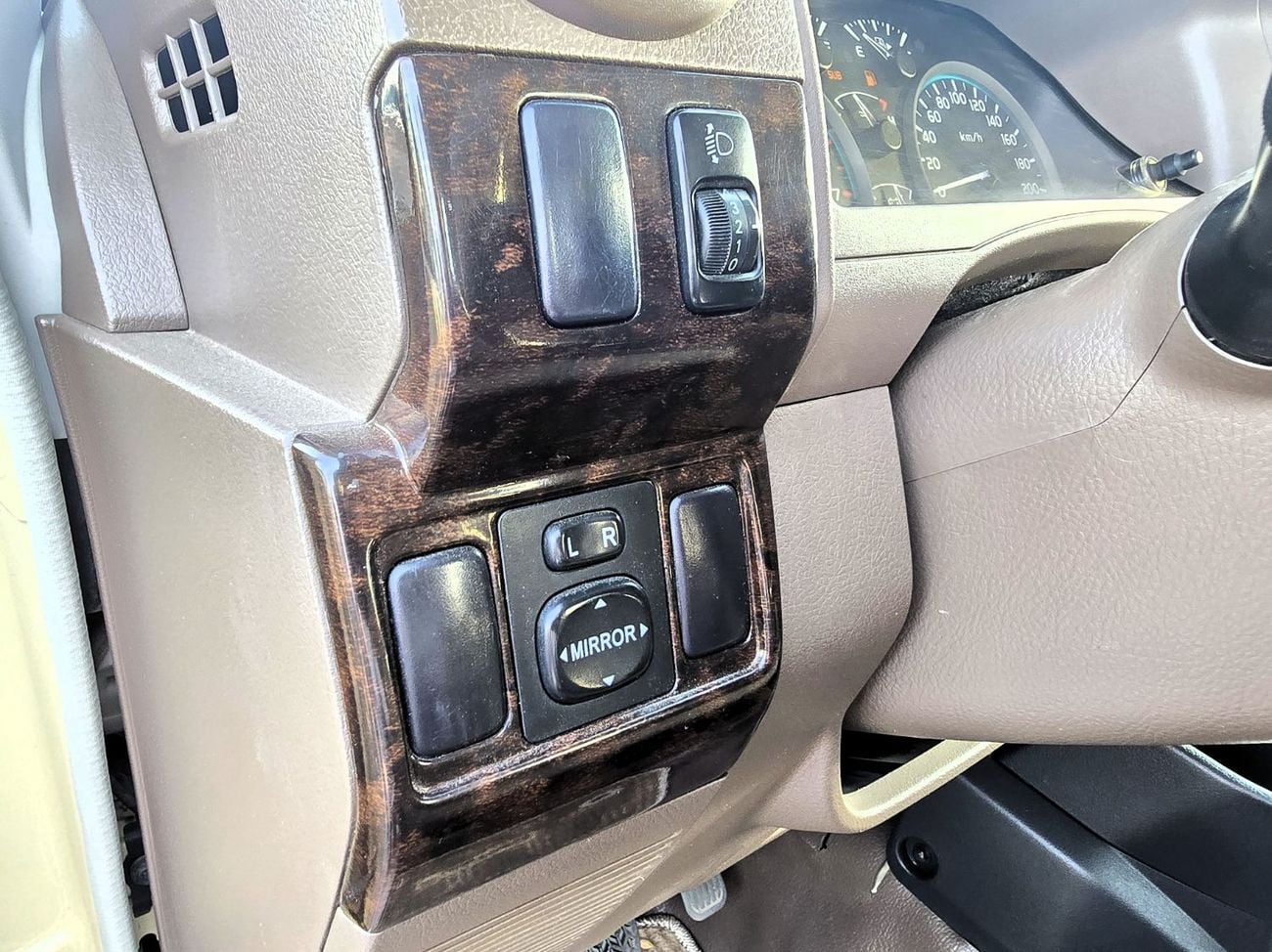 Toyota Land Cruiser Pick Up LX AC PWR OPT Toyota Land Cruiser PickUp S.C LX 4.0L M/T AWD Gcc Biege Color 2012 Model