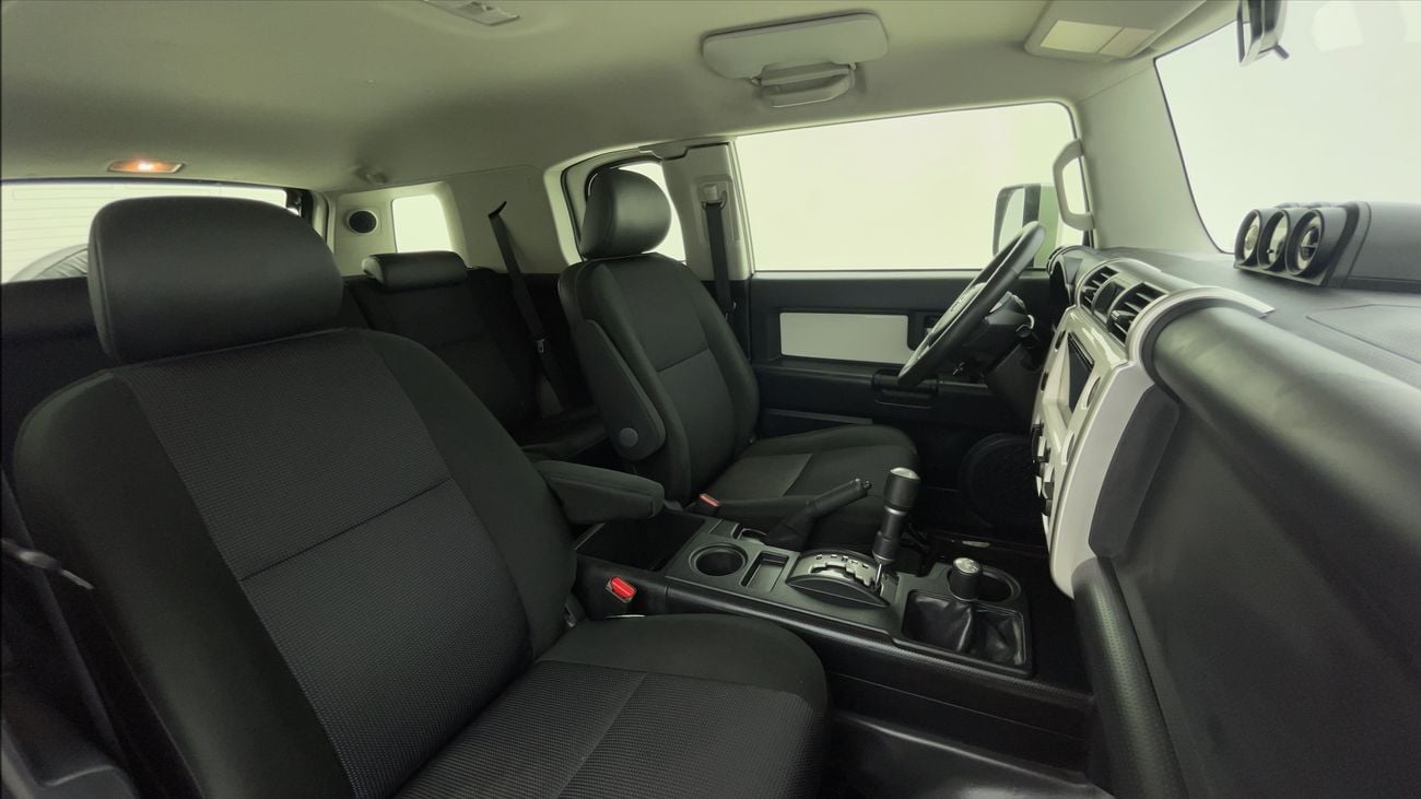 Toyota FJ Cruiser GXR 4 | Zero Down Payment | Home Test Drive