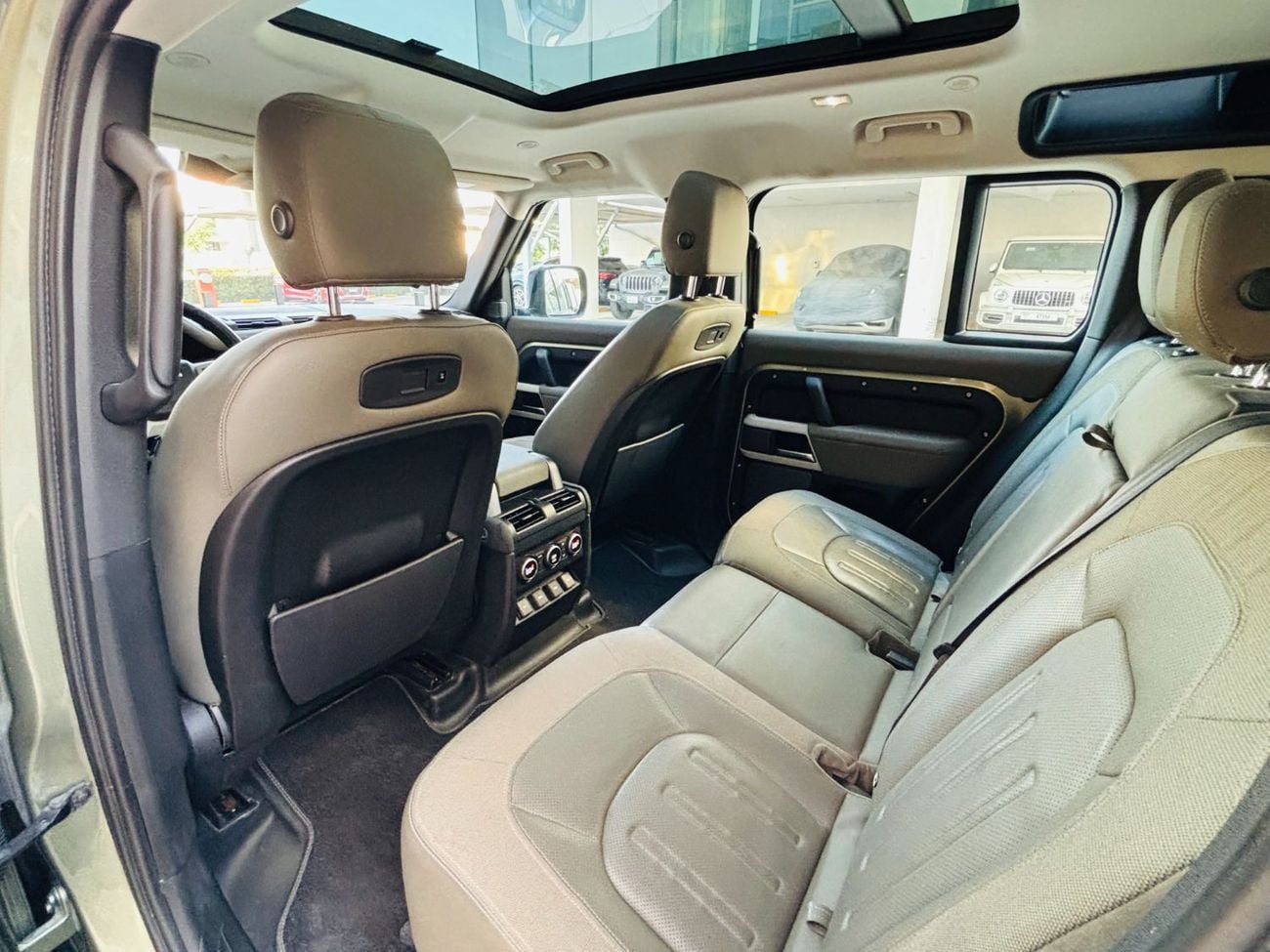 لاند روفر ديفندر P300 110 2.0L (5 Seater)