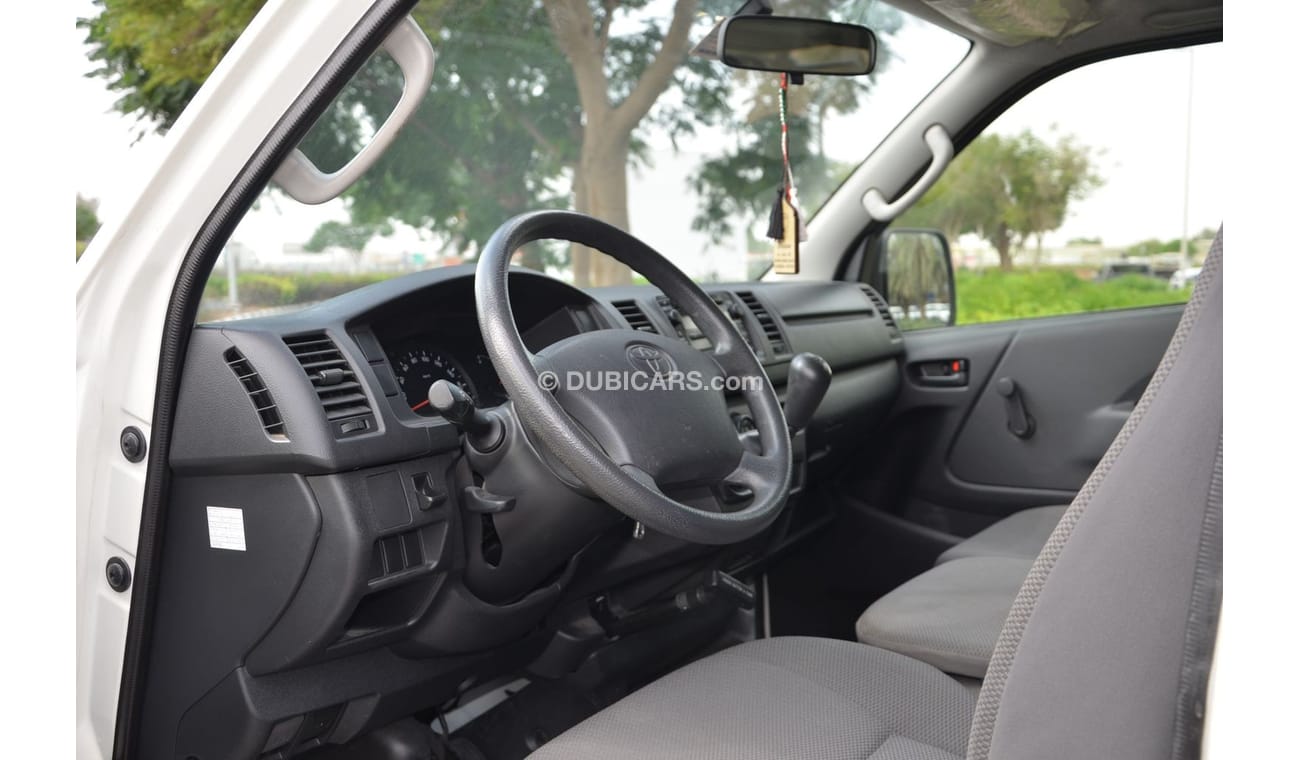 Toyota Hiace Toyota Hiace 2014 - GCC SPEC-Low mileage 50,000 kM Only - accident free