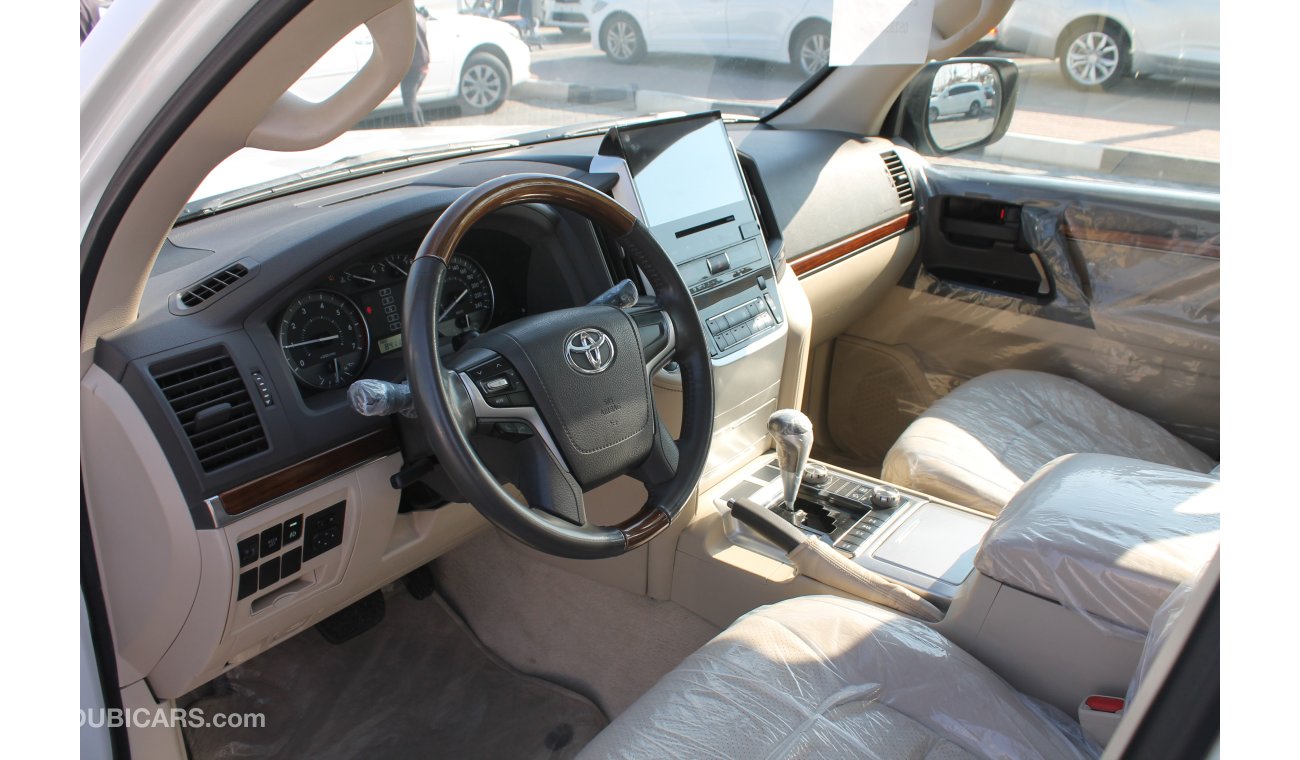 Toyota Land Cruiser Toyota Land Cruiser GCC 2018 in excellent condition