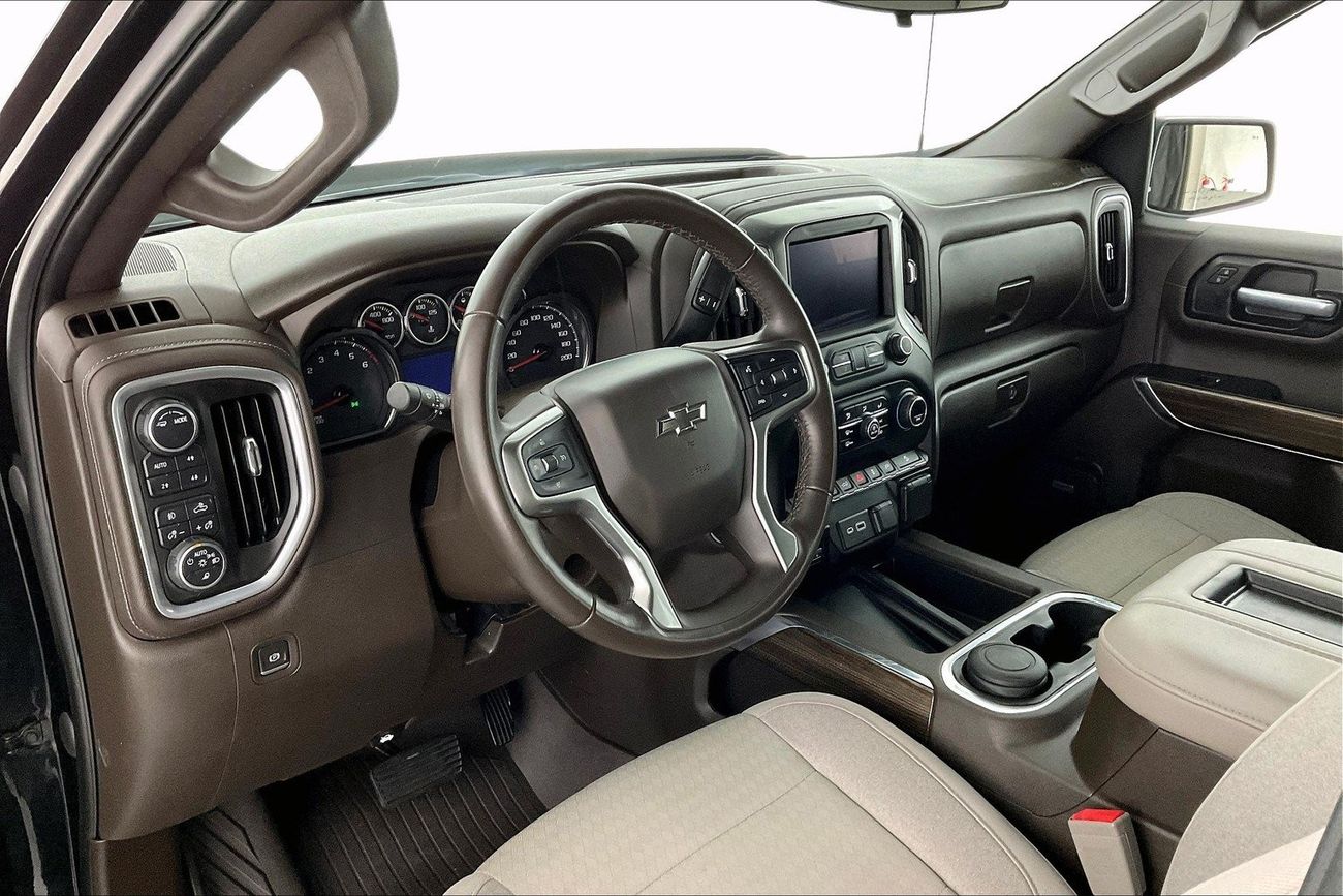 Chevrolet Silverado LT Z71 Trail Boss - Crew Cab| 1 year free warranty | Flood Free