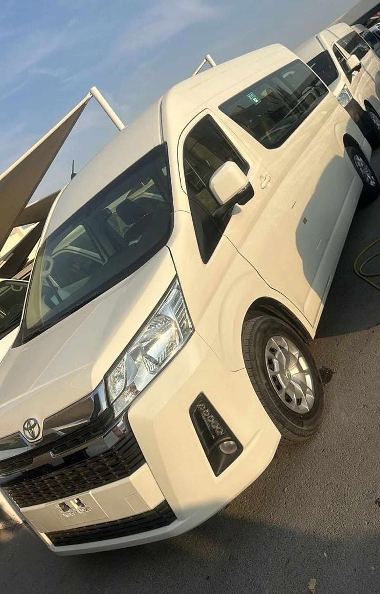 Toyota Hiace DLS - STD ROOF Diesel Engine ,2.8 Liter ,Left Hand Drive ,Automatic