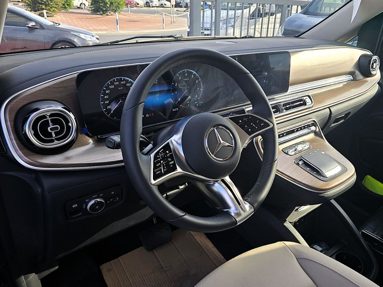 مرسيدس بنز فيتو Mercedes-Benz Vition o Bussines Edit 2.0l 9 Seats black color 2025 model