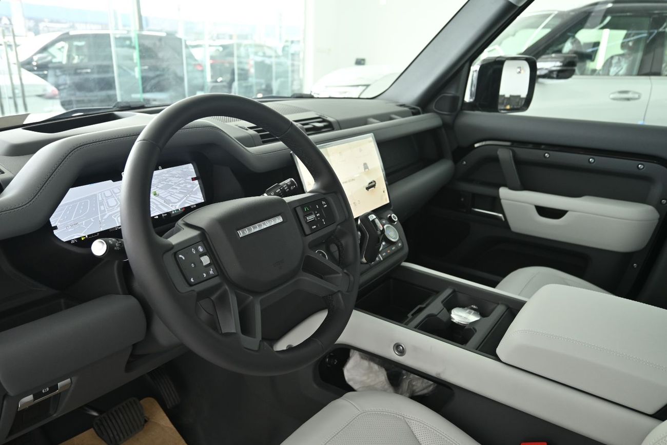 لاند روفر ديفندر Land Rover Defender P400 X-Dynamic HSE, 3.0L Turbo In-Line 6 Cylinder, Model 2026