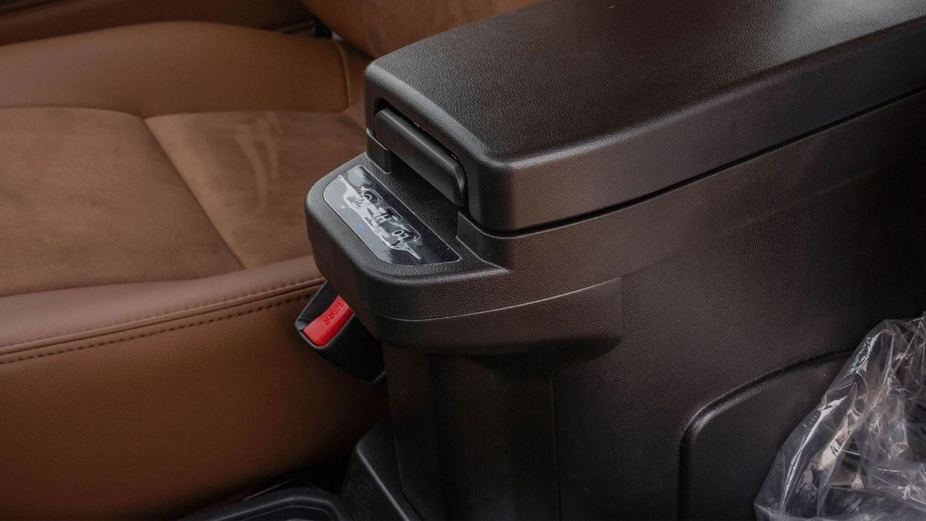 تويوتا لاند كروزر 70 2026 Toyota Land Cruiser LC71 4.0L AT Petrol Full Option (Grey-Brown)